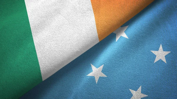 アイルランドとミクロネシアの2つの旗織物布、生地の質感 — ストック写真
