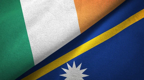 Irlanda y Nauru dos banderas tela textil, textura de la tela —  Fotos de Stock