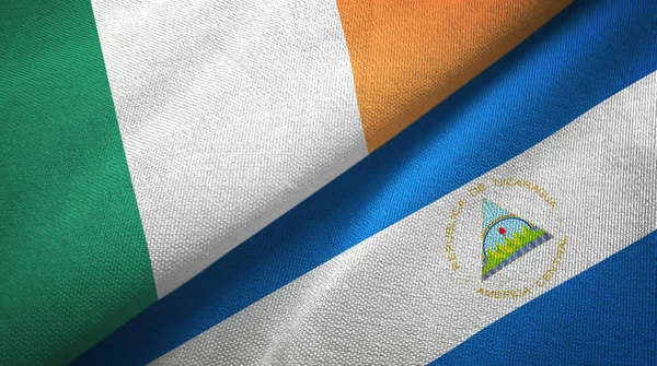 アイルランドとニカラグアの2つの旗織物布、生地の質感 — ストック写真