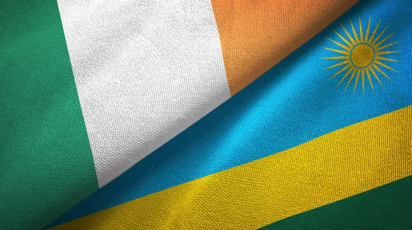 Irland und Ruanda zwei Flaggen Textilstoff, Textur — Stockfoto