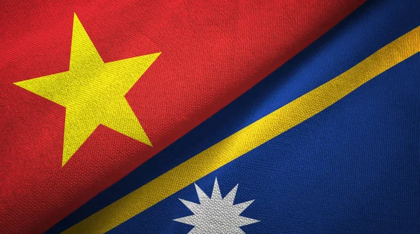 Vietnã e Nauru duas bandeiras de pano têxtil, textura de tecido — Fotografia de Stock