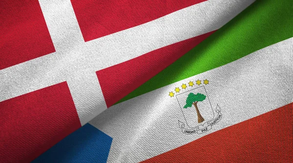 Danmark och Ekvatorialguinea två flaggor textil tyg, tyg konsistens — Stockfoto