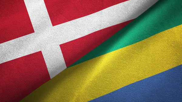 Dinamarca y Gabón dos banderas tela textil, textura de la tela — Foto de Stock