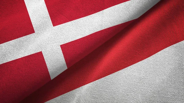 Dinamarca e Indonesia dos banderas tela textil, textura de la tela —  Fotos de Stock