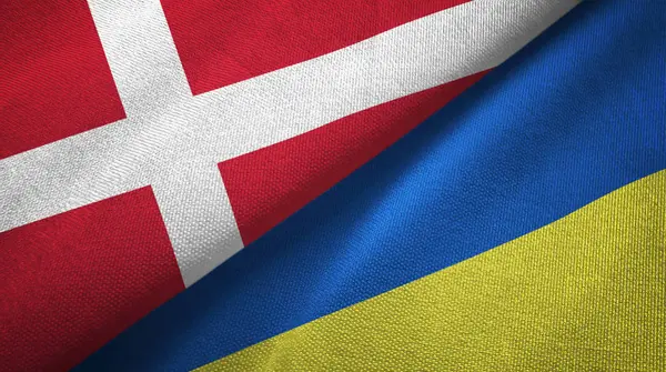 Данія і Україна два прапори текстильна тканина, текстура тканини — стокове фото