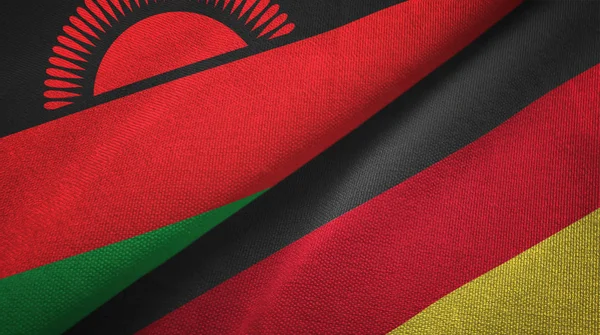Malawi i Niemcy dwie flagi tkanina tekstylna, tekstura tkaniny — Zdjęcie stockowe