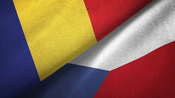 Roménia e República Checa duas bandeiras de pano têxtil, textura de tecido — Fotografia de Stock