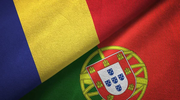 Roemenië en Portugal twee vlaggen textiel doek, weefsel textuur — Stockfoto