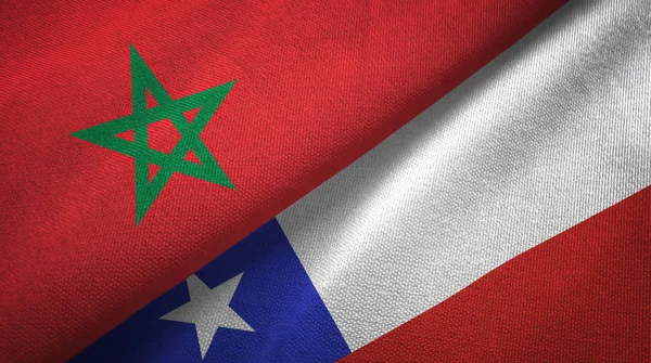 Marokko en Chili twee vlaggen textiel doek, stof textuur — Stockfoto