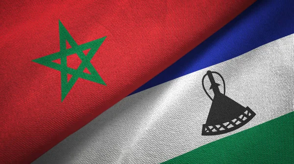 Marokko en Lesotho twee vlaggen textiel doek, weefsel textuur — Stockfoto