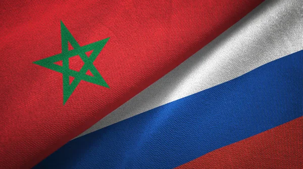 Marokko en Rusland twee vlaggen textiel doek, stof textuur — Stockfoto