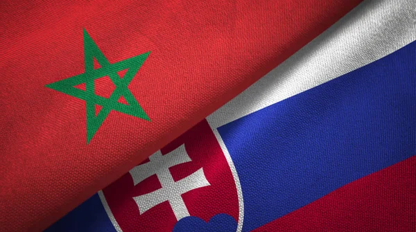 Marokko en Slowakije twee vlaggen textiel doek, stof textuur — Stockfoto