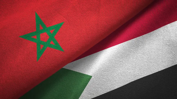 Marokko en Soedan twee vlaggen textiel doek, stof textuur — Stockfoto