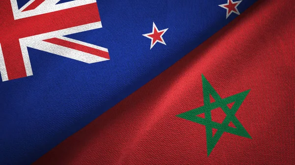 Nieuw-Zeeland en Marokko twee vlaggen textiel doek, stof textuur — Stockfoto