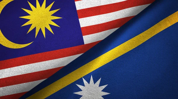 Malesia e Nauru due bandiere tessuto, tessitura del tessuto — Foto Stock