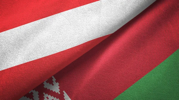 Áustria e Bielorrússia duas bandeiras pano têxtil, textura de tecido — Fotografia de Stock