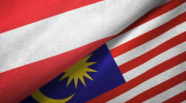 Áustria e Malásia duas bandeiras de pano têxtil, textura de tecido — Fotografia de Stock