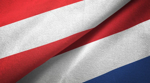 Austria e Paesi Bassi due bandiere tessuto, tessitura tessuto — Foto Stock