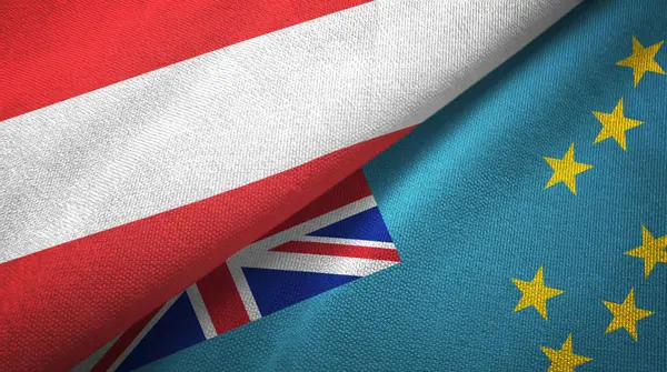 Austria y Tuvalu dos banderas tela textil, textura de la tela — Foto de Stock