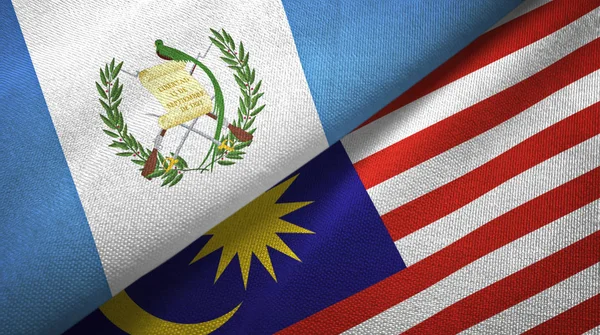 Guatemala dan Malaysia dua bendera kain tekstil, tekstur kain — Stok Foto