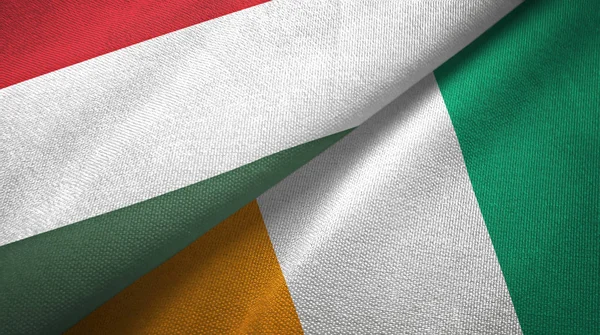 Ungern och Elfenbenskusten elfenben Coast två flaggor textil tyg textur — Stockfoto
