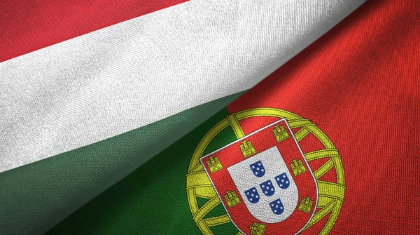 Hungría y Portugal dos banderas tela textil, textura de la tela — Foto de Stock