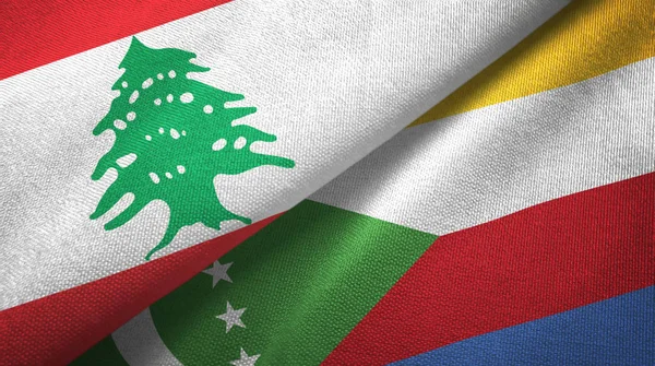 Liban et Comores deux drapeaux tissu textile, texture du tissu — Photo