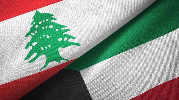 Liban et Koweït deux drapeaux tissu textile, texture du tissu — Photo