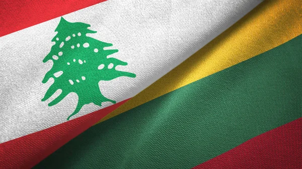 Liban et Lituanie deux drapeaux tissu textile, texture du tissu — Photo