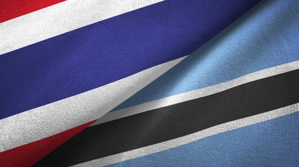 Tailândia e Botsuana duas bandeiras de pano têxtil, textura de tecido — Fotografia de Stock