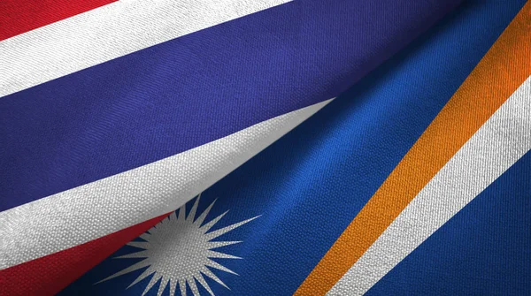 Таиланд и Маршалловы острова два флага текстильная ткань, текстура ткани — стоковое фото