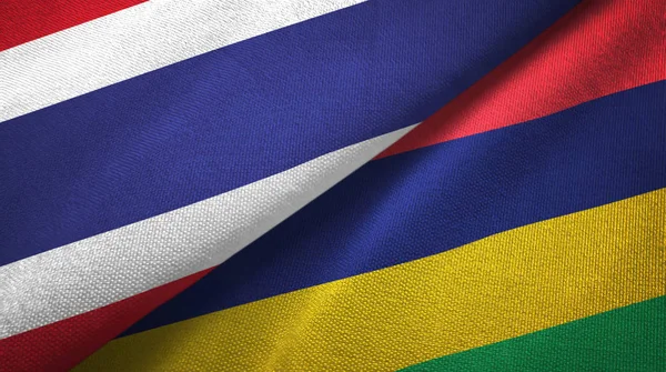 Таиланд и Маврикий два флага текстильная ткань, текстура ткани — стоковое фото