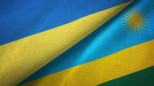 Ukraine und Ruanda zwei Flaggen Textiltuch, Textilstruktur — Stockfoto