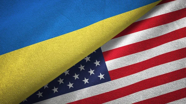 Украина и США два флага текстильная ткань, тканевая текстура — стоковое фото