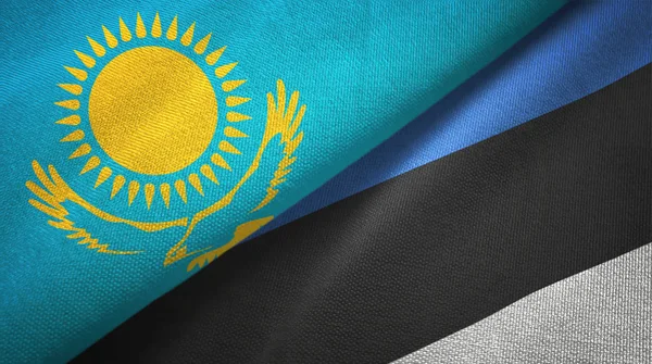 Kazajstán y Estonia dos banderas tela textil, textura de la tela — Foto de Stock