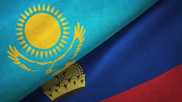 Kazajstán y Liechtenstein dos banderas tela textil, textura de la tela — Foto de Stock