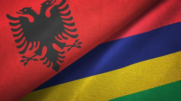 Albanië en Mauritius twee vlaggen textiel doek, weefsel textuur — Stockfoto