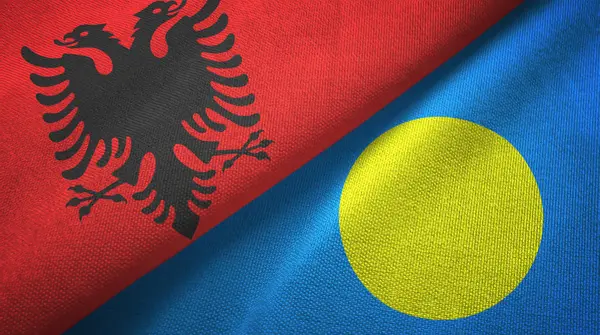 Albania y Palau dos banderas tela textil, textura de la tela — Foto de Stock