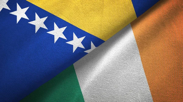 ボスニア・ヘルツェゴビナとアイルランドの2つの旗織物布、生地の質感 — ストック写真