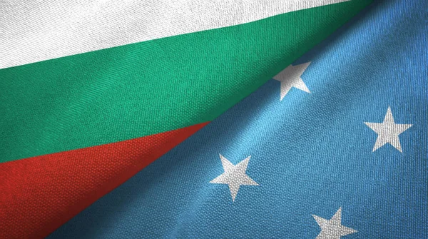 Bulgaristan ve Mikronezya iki bayrak tekstil kumaş, kumaş doku — Stok fotoğraf