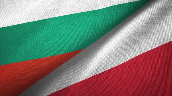 Bulgarie et Pologne deux drapeaux tissu textile, texture du tissu — Photo