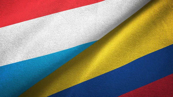 Lucembursko a Kolumbie dvě vlajky textilní tkaniny, textura textilií — Stock fotografie