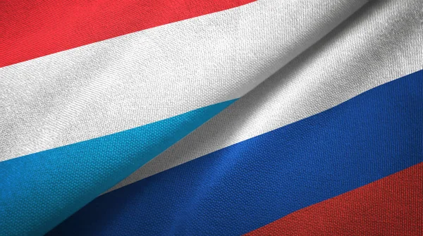 Lussemburgo e Russia due bandiere tessuto, tessitura tessuto — Foto Stock
