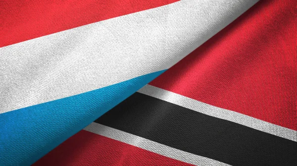 Люксембург и Тринидад и Тобаго два флага текстильная ткань, текстура ткани — стоковое фото