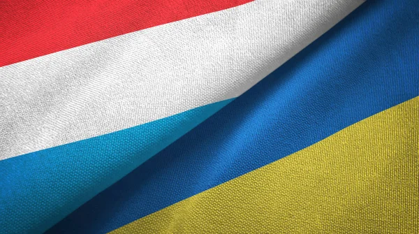 Lussemburgo e Ucraina due bandiere tessuto, tessitura tessuto — Foto Stock