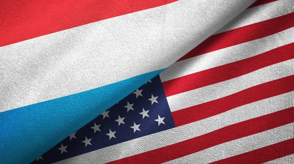 Люксембург и США два флага текстильная ткань, текстура ткани — стоковое фото