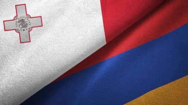 Malta e Arménia duas bandeiras de pano têxtil, textura de tecido — Fotografia de Stock