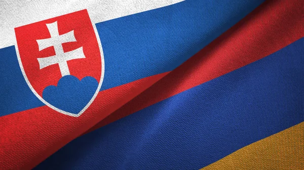 Słowacja i Armenia dwie flagi tkanina tekstylna, tekstura tkaniny — Zdjęcie stockowe