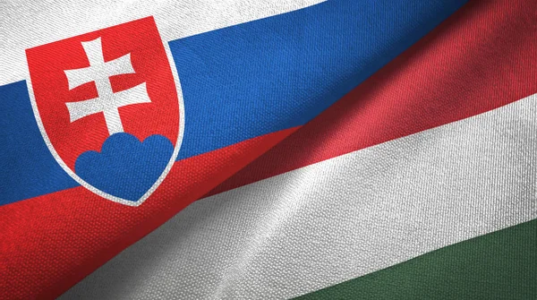 Словаччина і Угорщина два прапори текстильної тканини, текстура тканини — стокове фото