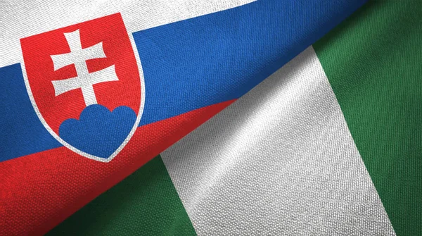 Словаччина і Нігерія два прапорці текстильна тканина, текстура тканини — стокове фото